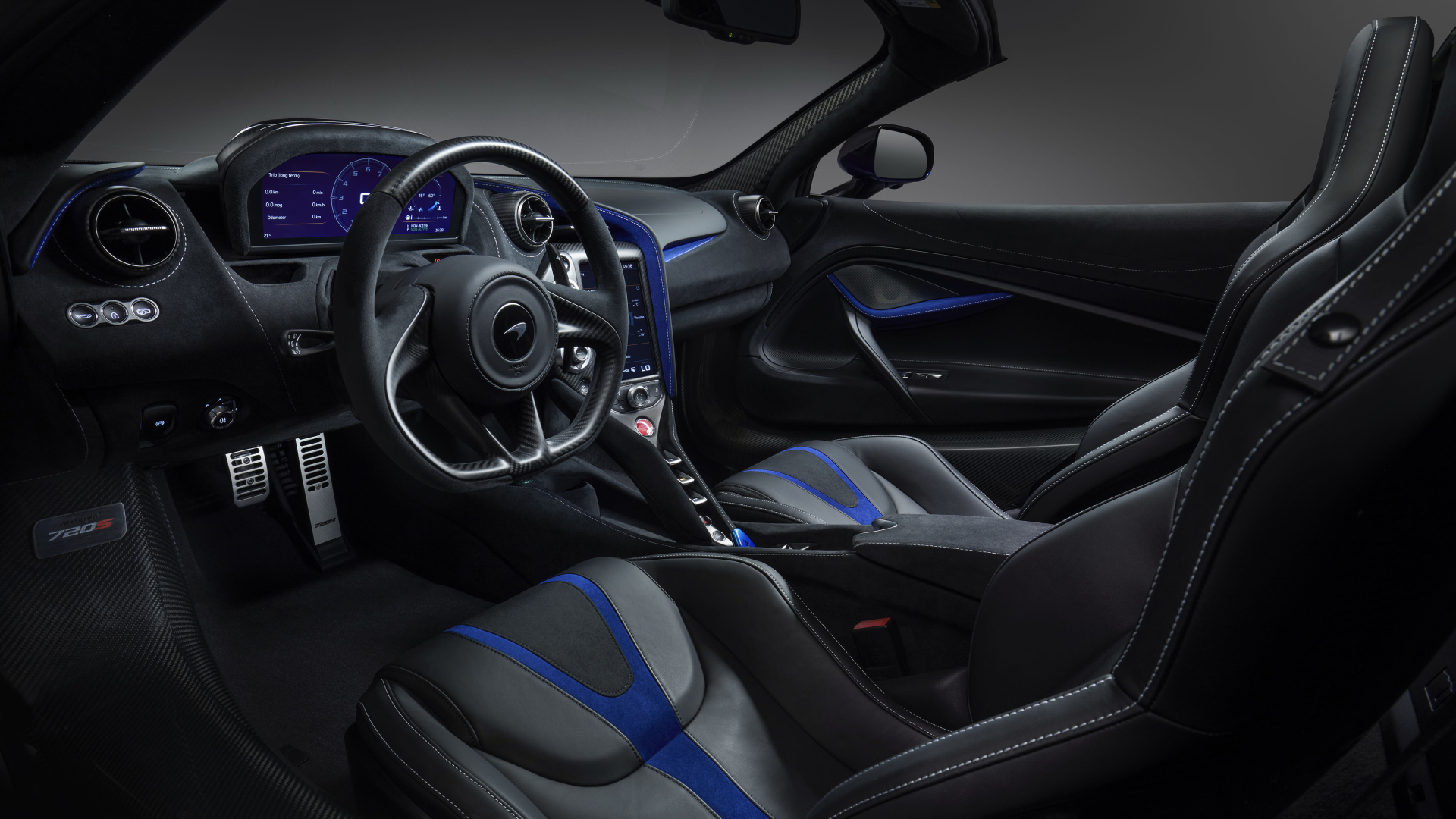Салон автомобиля McLaren 720S Spider,  2019 года 