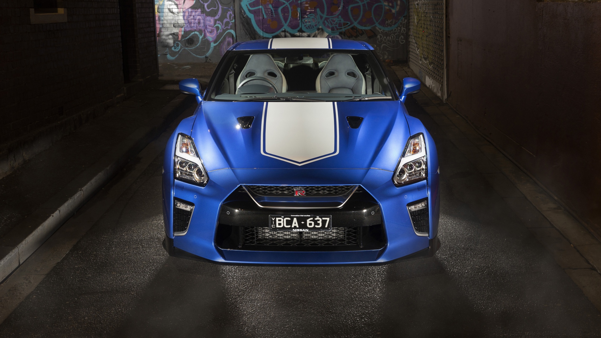 Спортивный автомобиль Nissan GT-R 50th Anniversary 2019 года