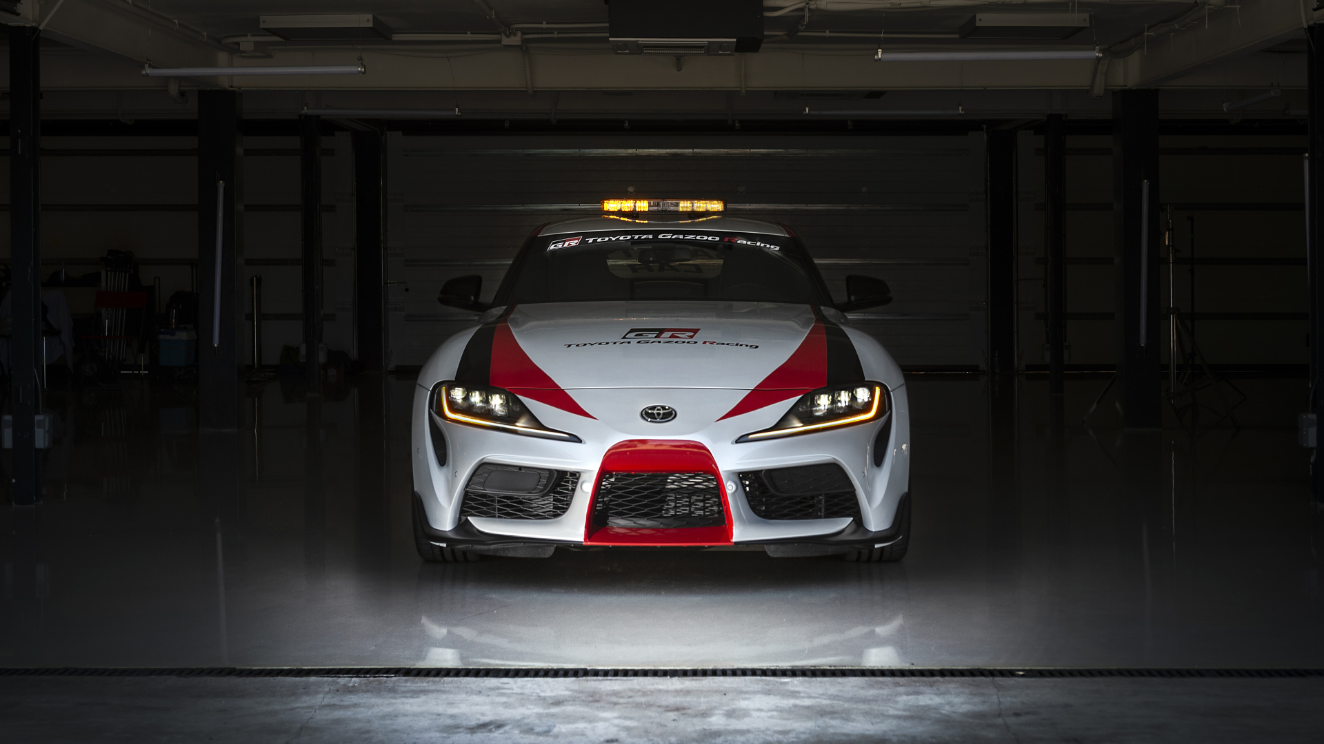 Автомобиль Toyota GR Supra Safety Car, 2019 года в гараже