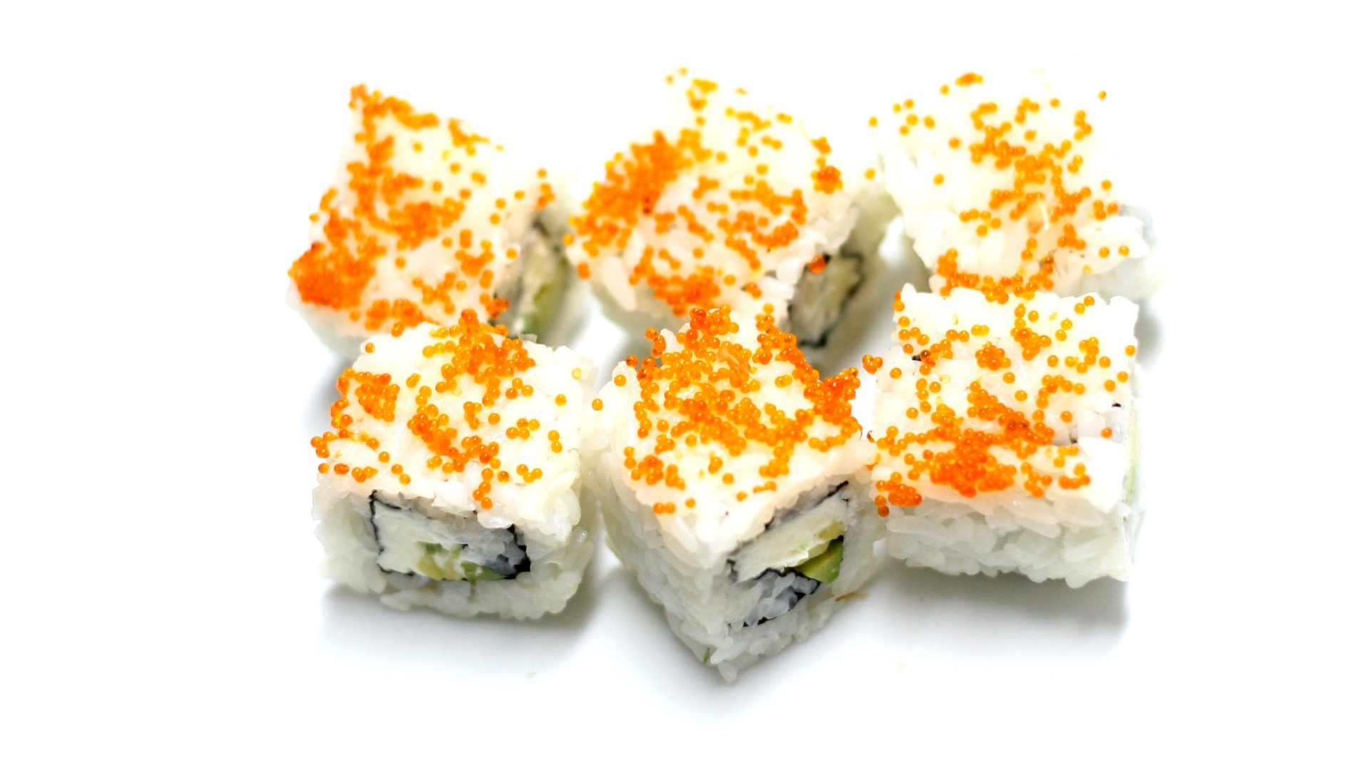 Суши с с рисом и красной икрой на белом фоне