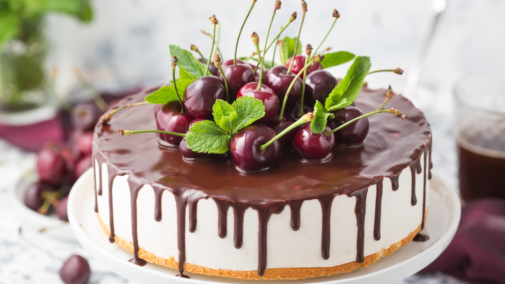 Вкусный торт мусс с шоколадом и черешней