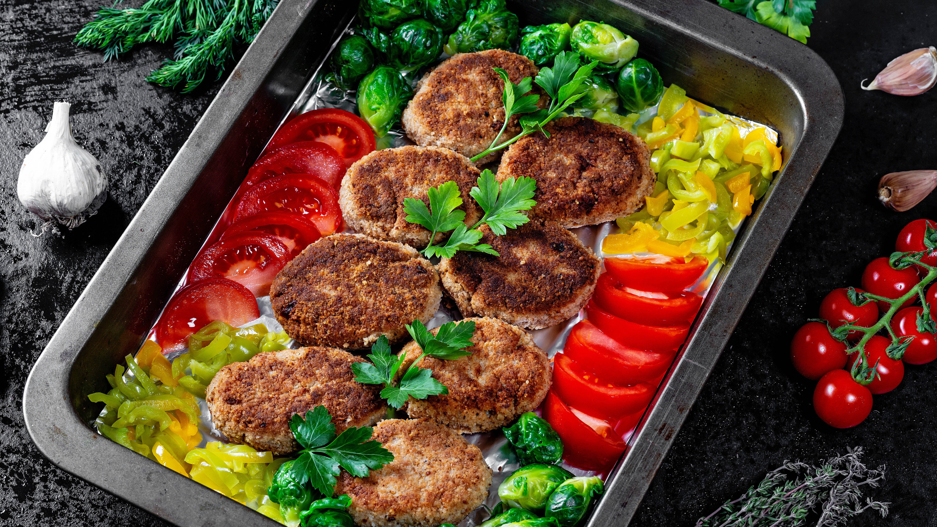 Котлеты на противне с овощами 