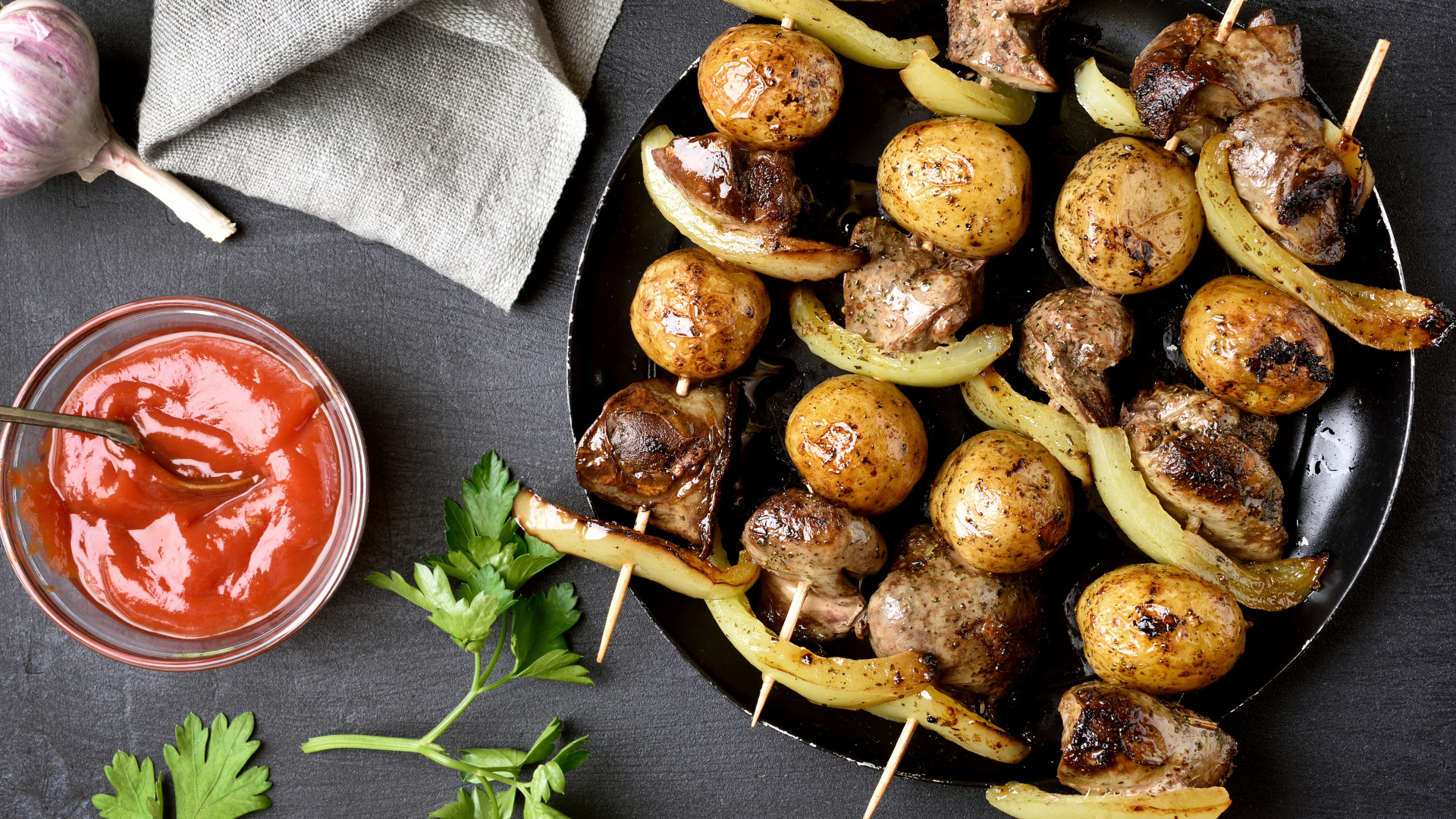 Шашлыки на шпажках с картофелем и перцем