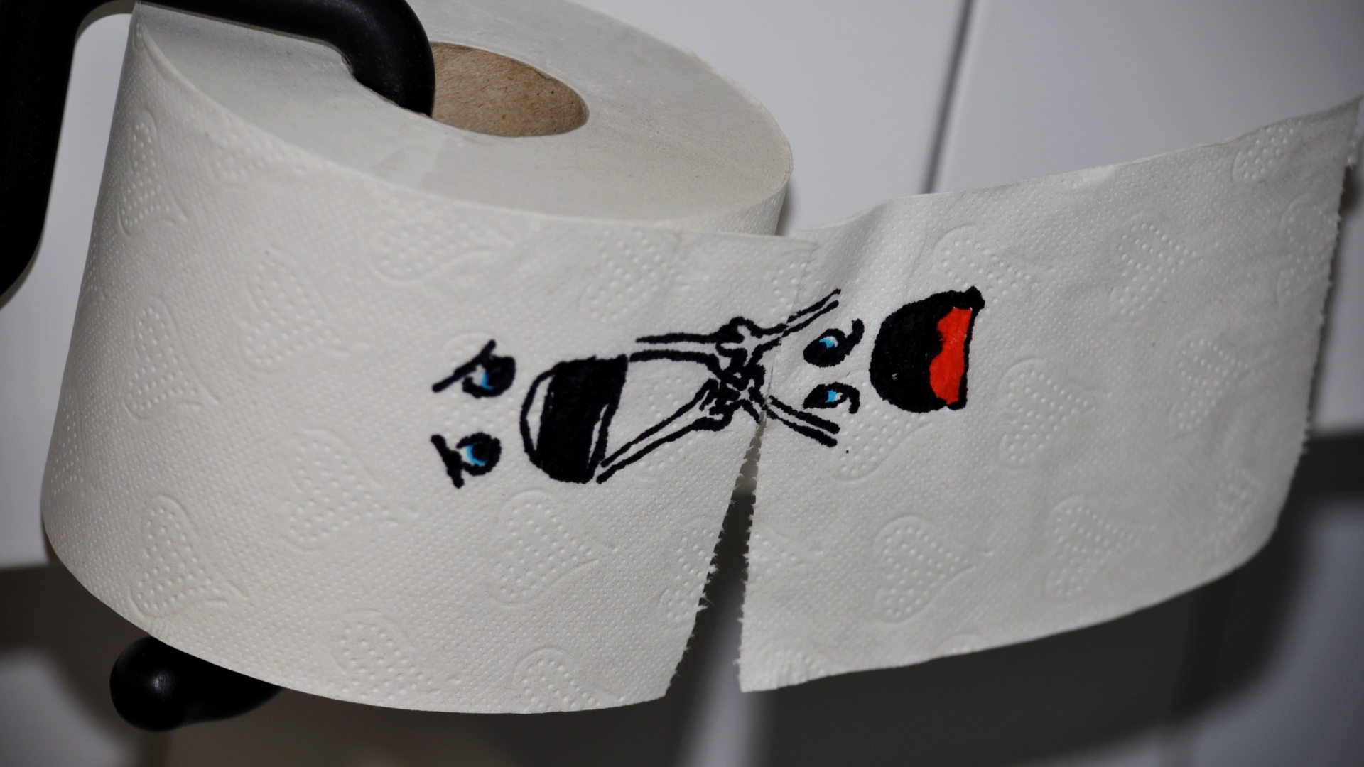 Прикольная туалетная бумага с рисунком