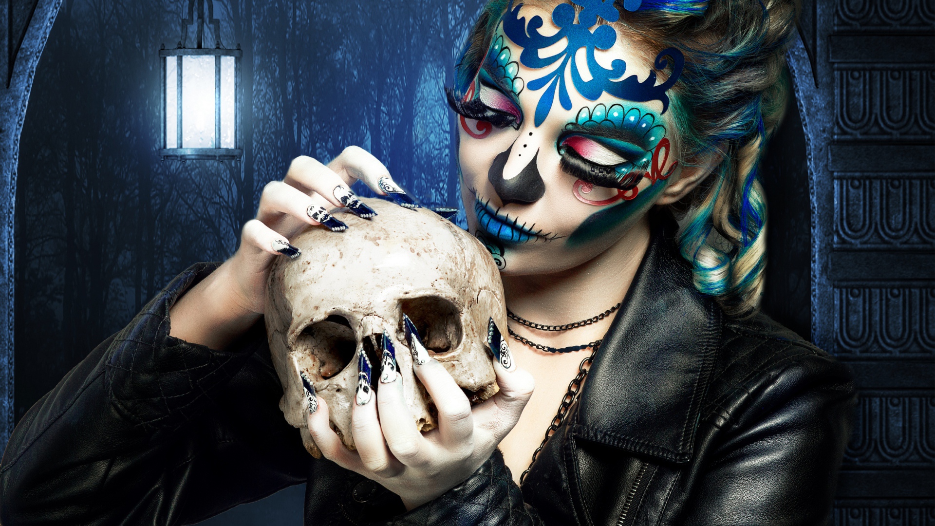 Девушка с гримом на лице с черепом в руках на Хэллоуин 