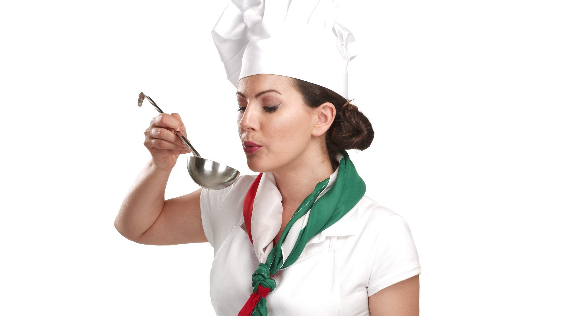 Девушка повар с половников на белом фоне