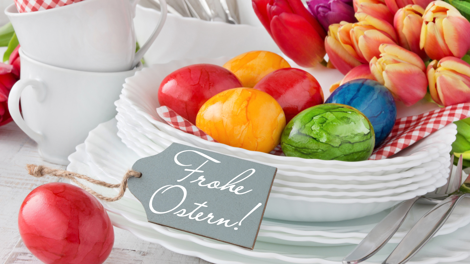 Пасхальные яйца с надписью Счастливой Пасхи на немецком языке