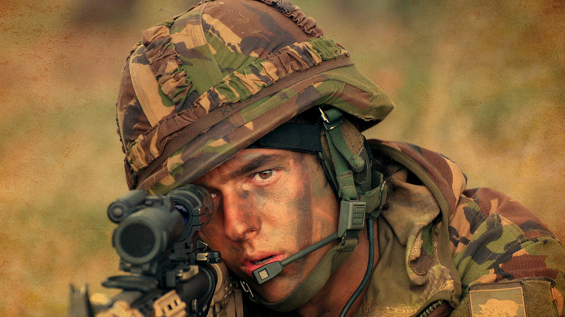 Мужчина солдат в каске с винтовкой