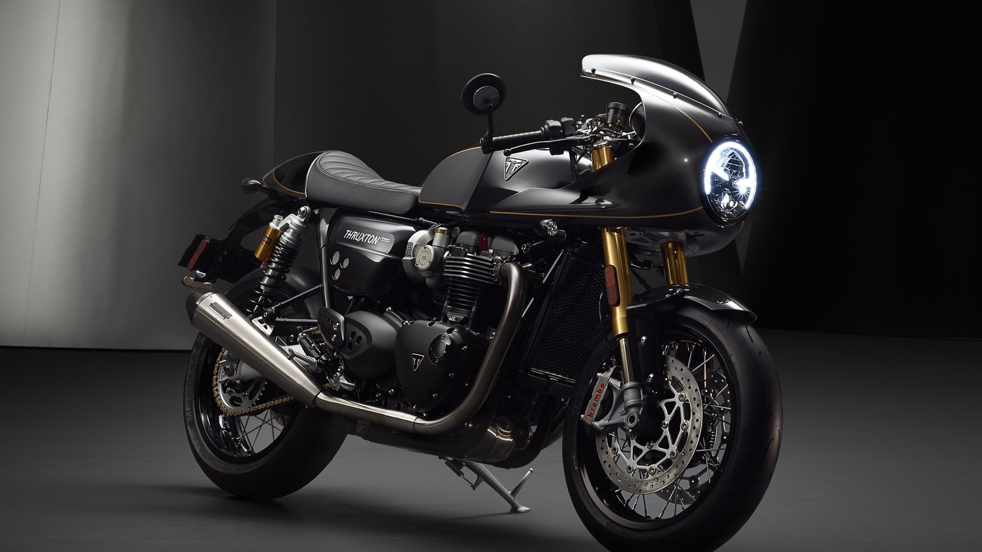Черный мотоцикл Triumph Thruxton TFC 2019 года 