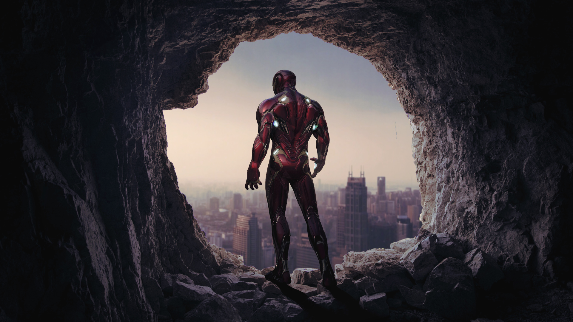 Персонаж Железный человек в пещере на фоне Нью Йорка