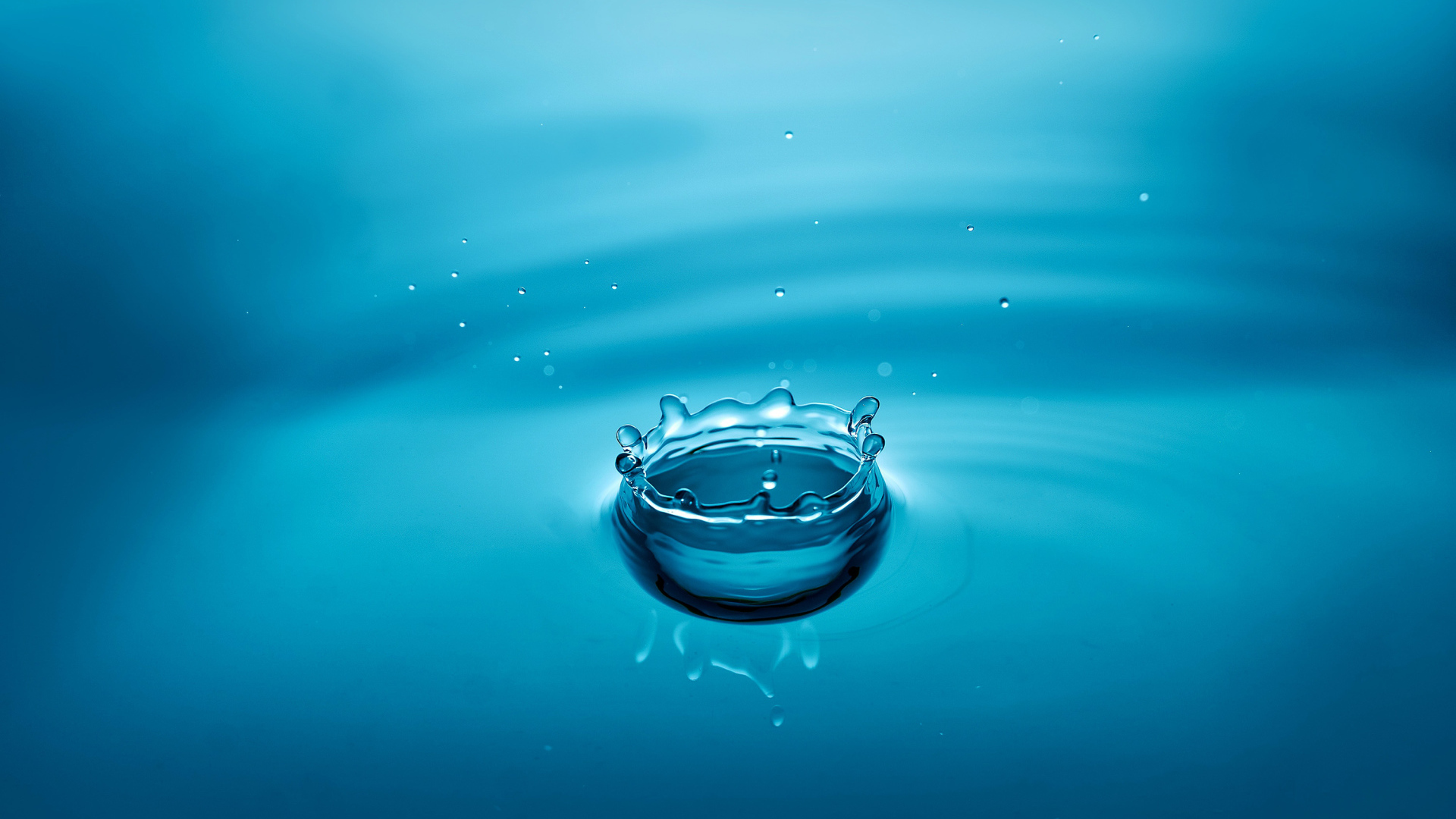 Капля воды в голубой глади