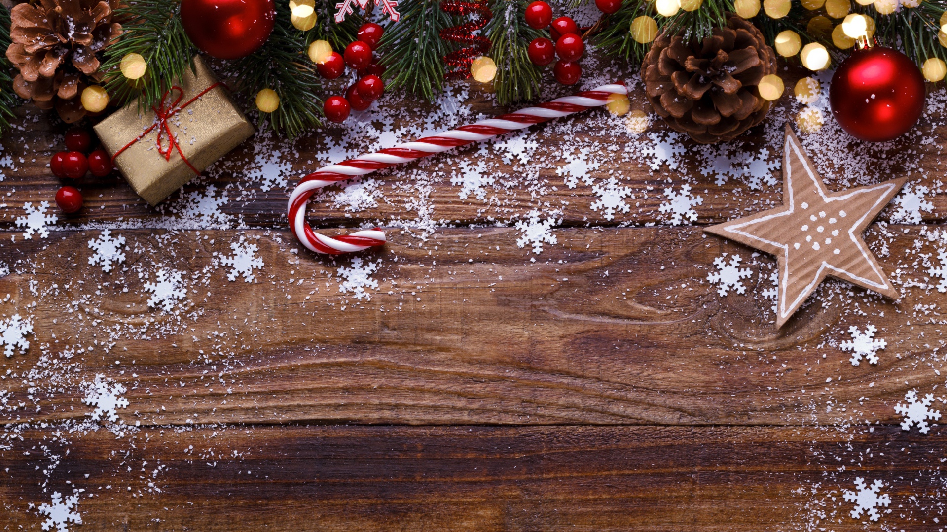 Новогодний декор на деревянном фоне, шаблон для открытки 