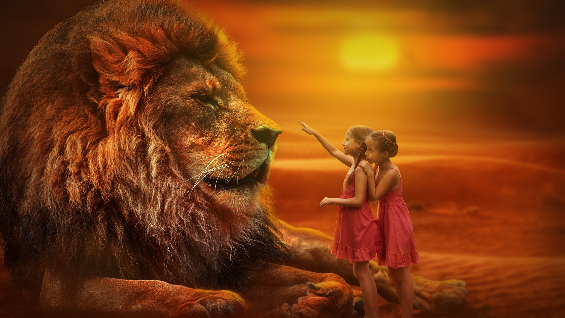 Две маленьких девочка тянут руку к большому льву