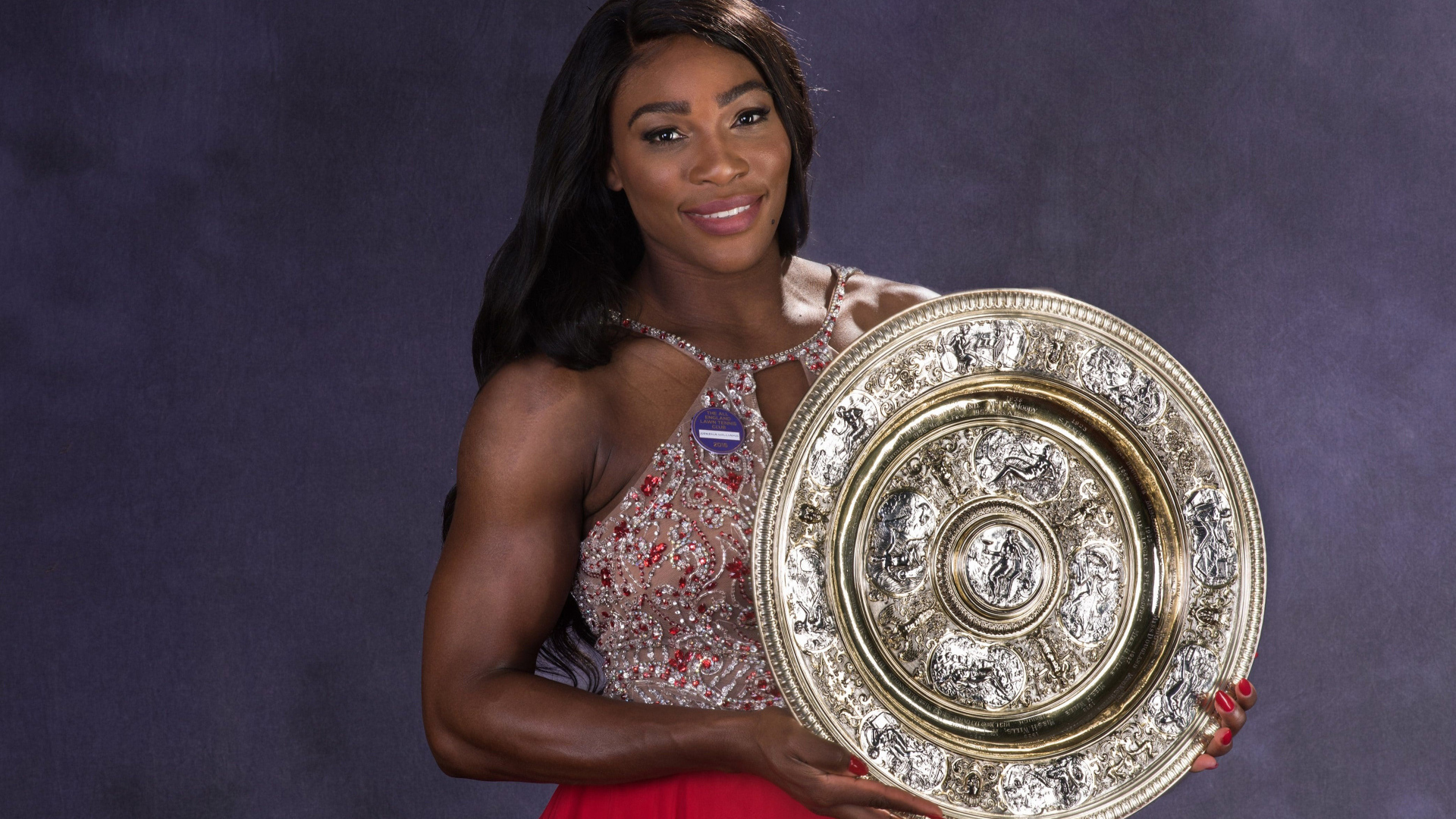 Американская теннисистка Серена Уильямс с наградой