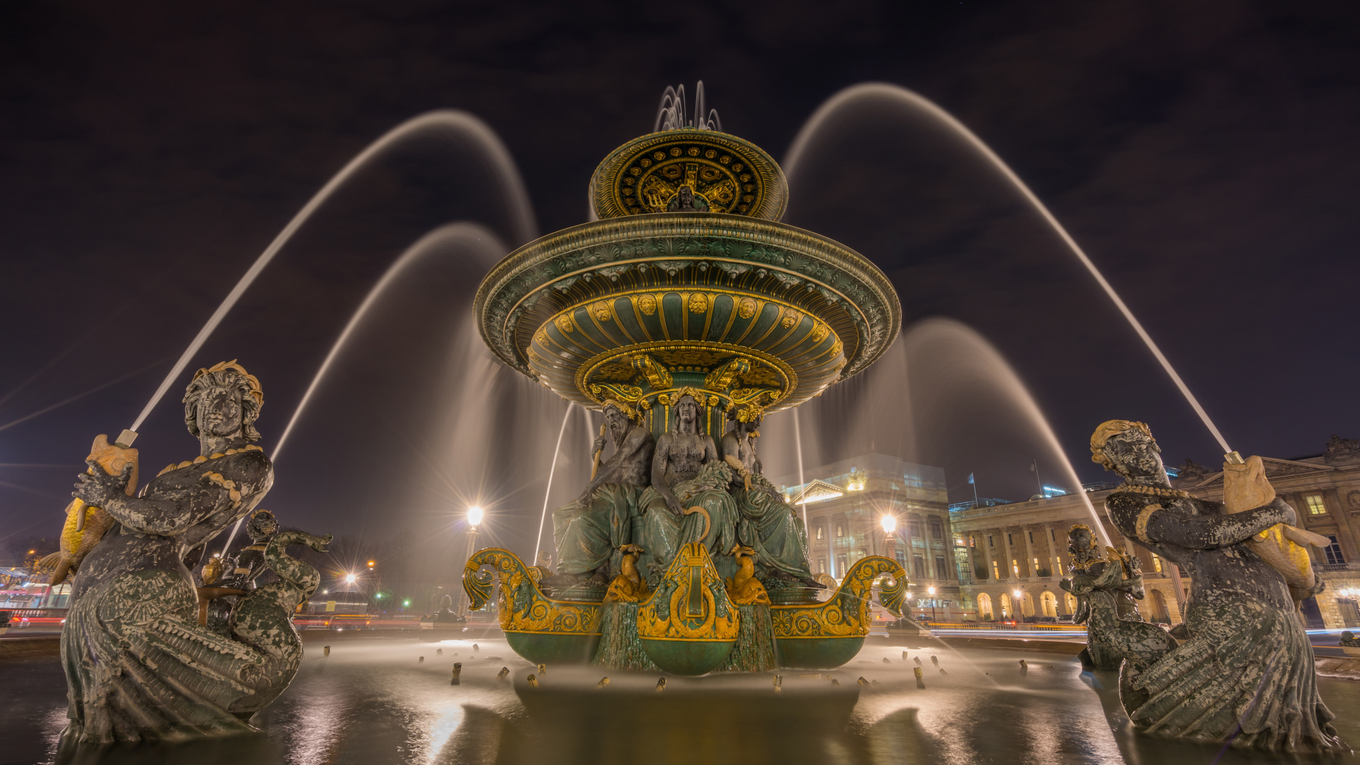 Фонтан Fontaines de la Concorde на площади Согласия, Париж. Франция