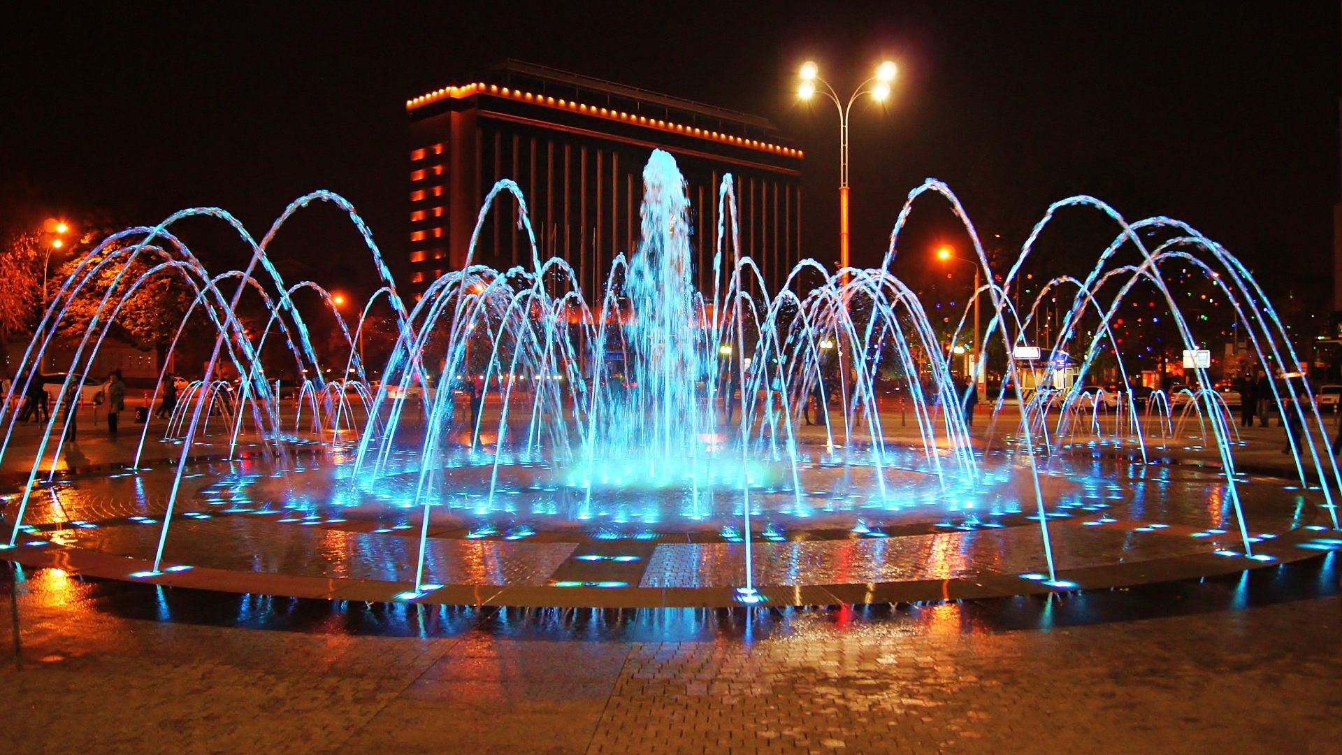 Фонтан болельщиков в Краснодаре вечером, Россия