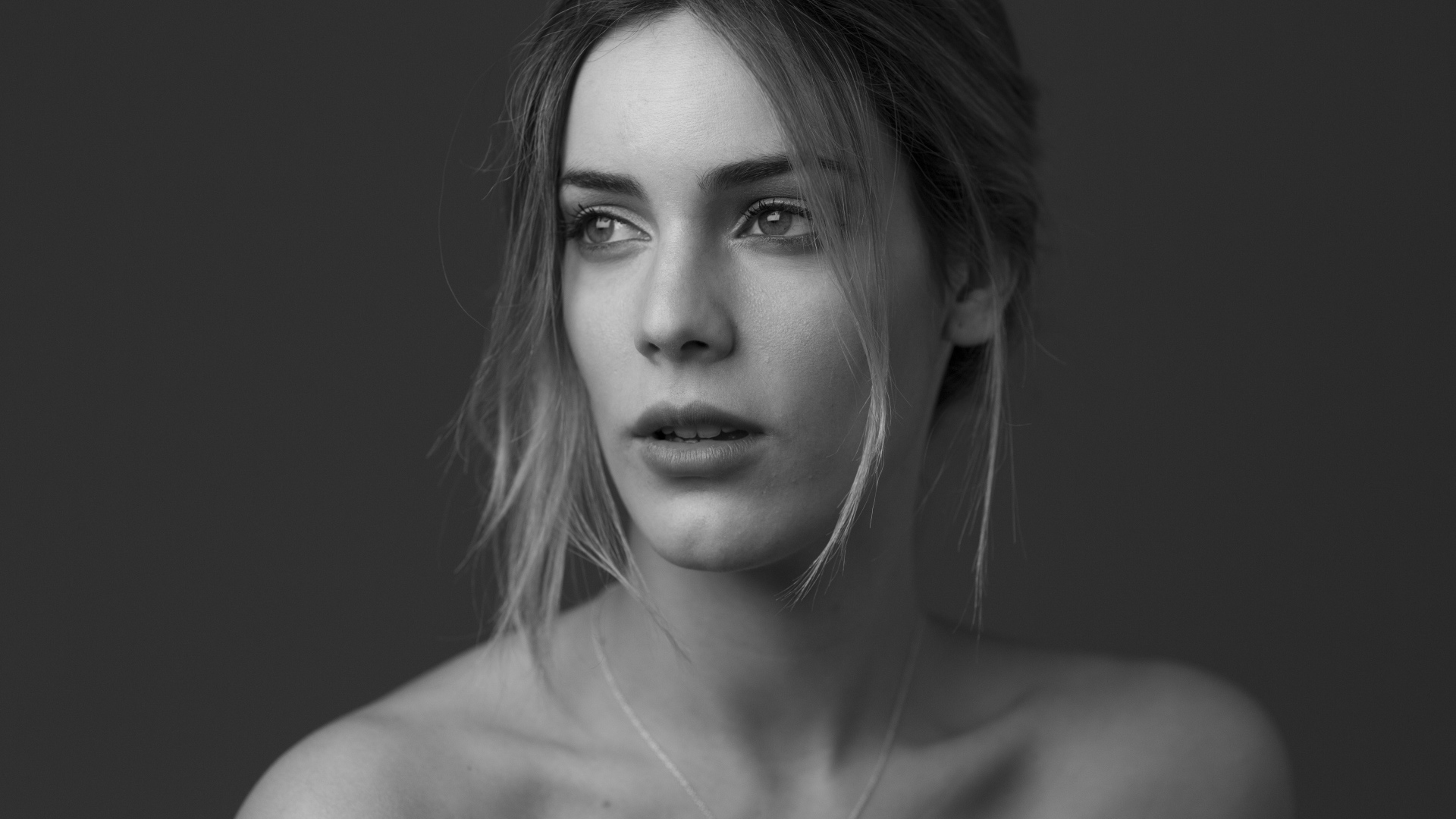 Актриса Алехандра Оньева черно -  белое фото 