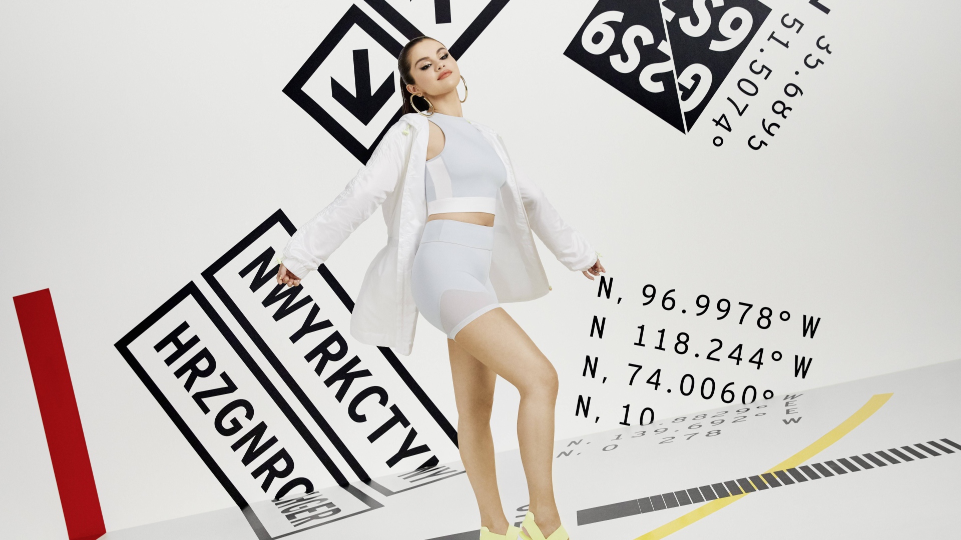 Красивая спортивная девушка, актриса Селена Гомез