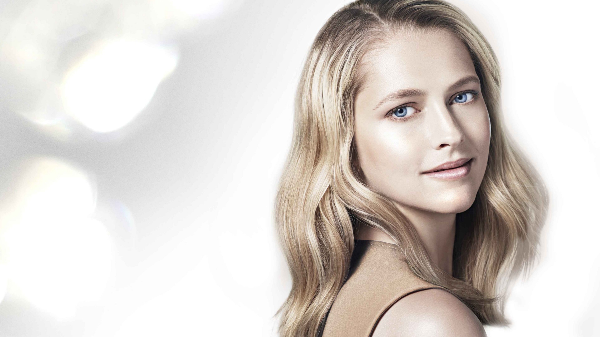 Красивая голубоглазая блондинка, актриса Тереза Палмер