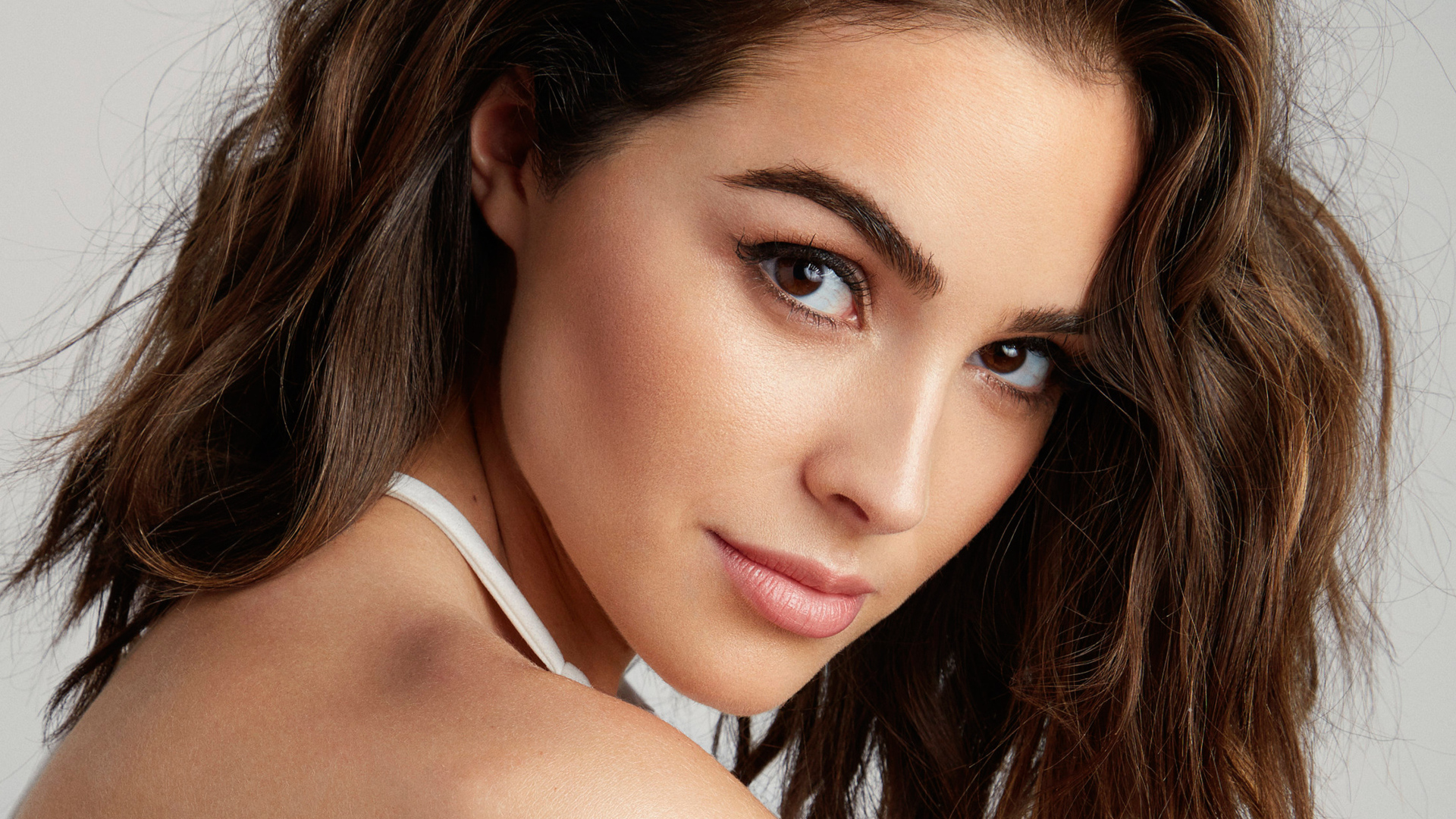 Красивая девушка, американская актриса и модель Оливия Калпо лицо крупным планом