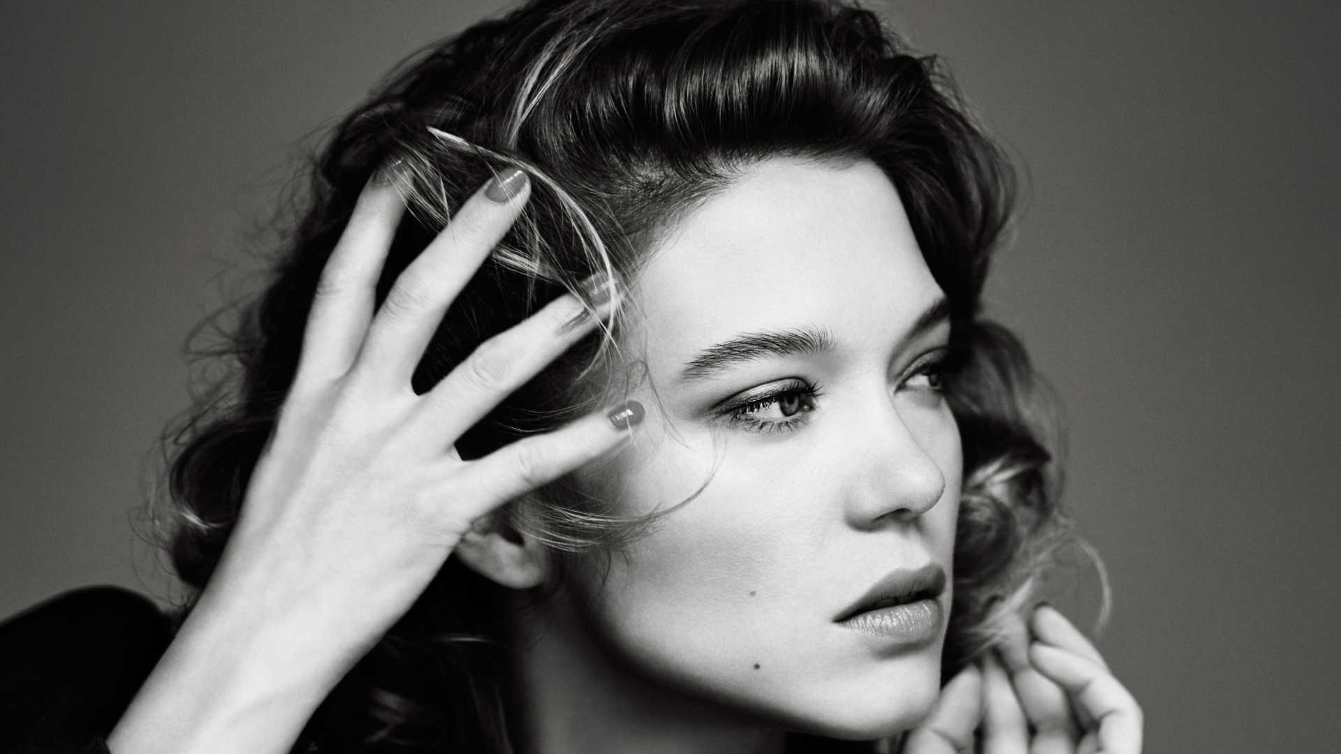 Французская актриса Леа Сейду  черно белое фото