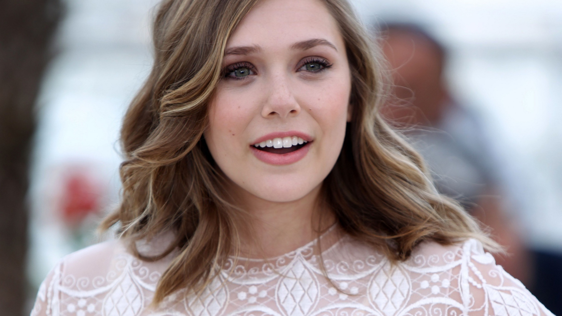 Популярная молодая актриса Элизабет Олсен