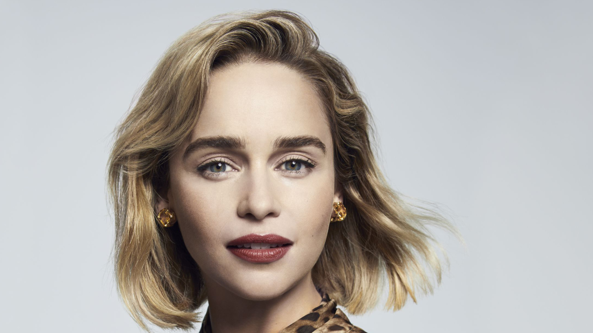 Стильная девушка, актриса Эмилия Кларк лицо крупным планом