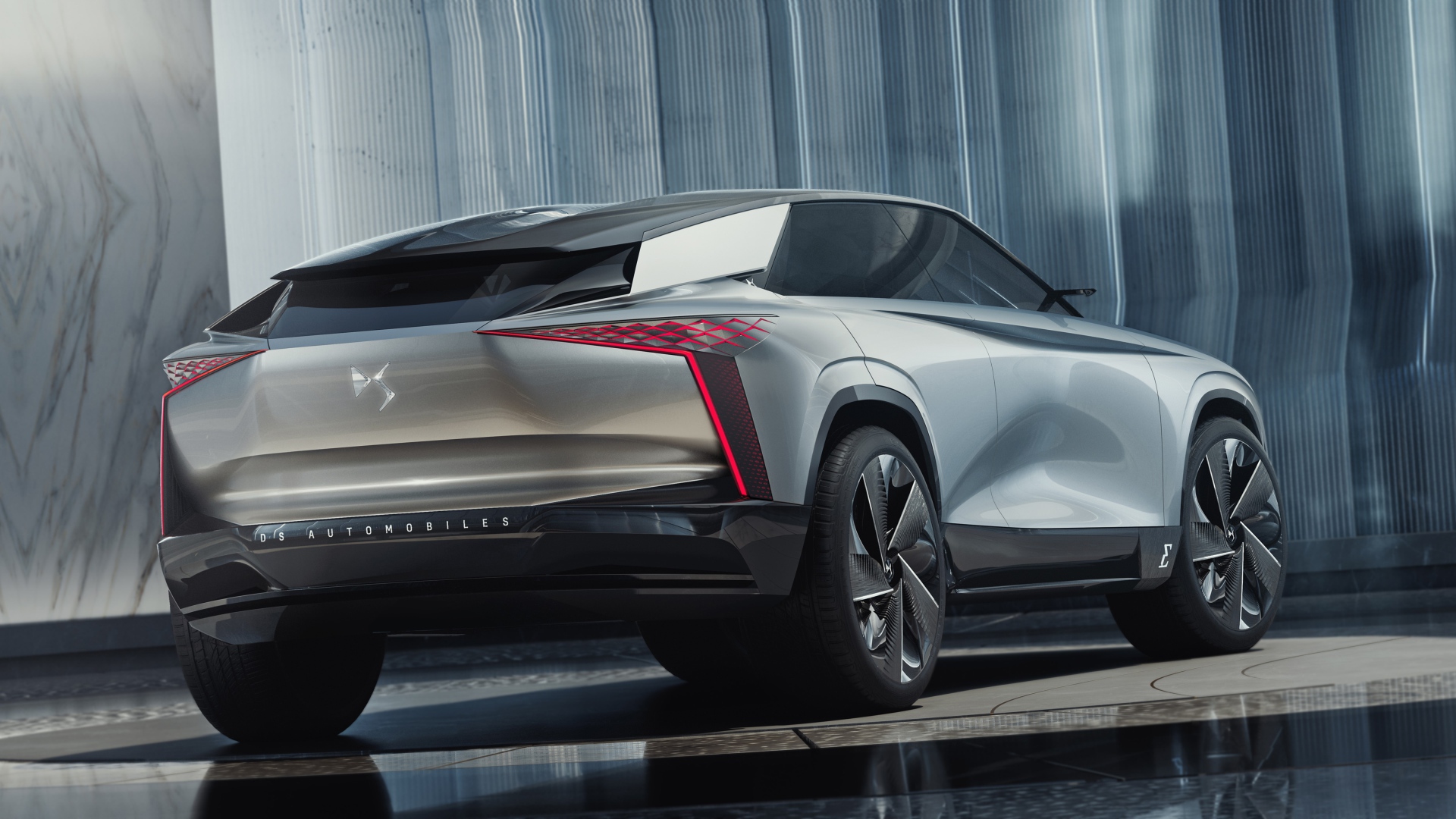 Автомобиль DS Aero Sport Lounge 2020 года вид сзади