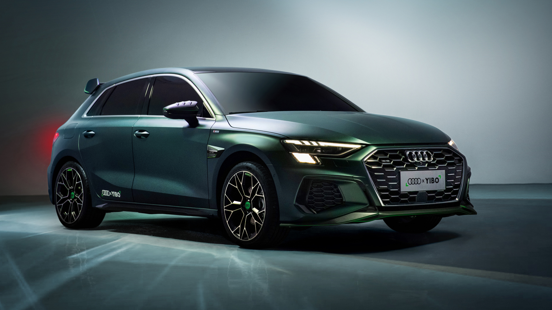 Автомобиль Audi A3 Sportback 35 TFSI S Line YIBO 2020  года на сером фоне