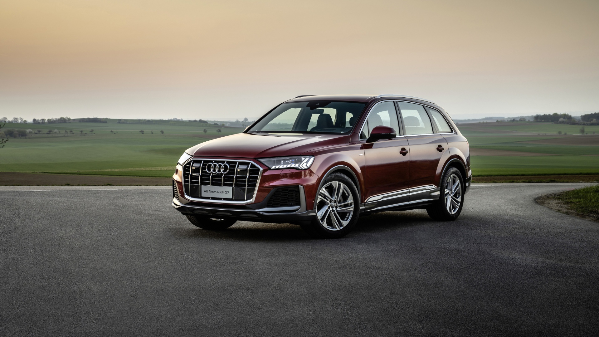 Бордовый внедорожник Audi Q7 55 TFSI Quattro S Line 2020 года