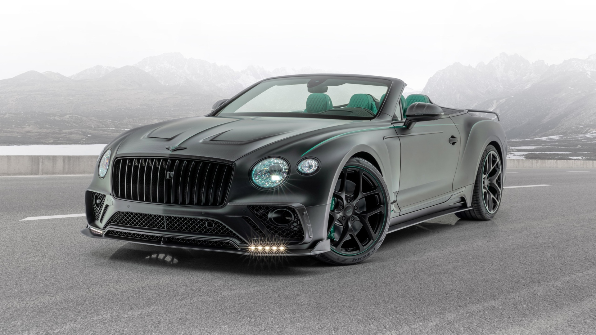 Кабриолет Mansory Bentley Continental GT V8 Convertible 2020 года на фоне гор 