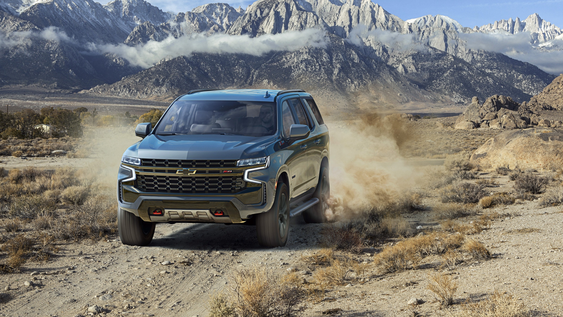 Черный внедорожник Chevrolet Tahoe Z71, 2021 года в горах