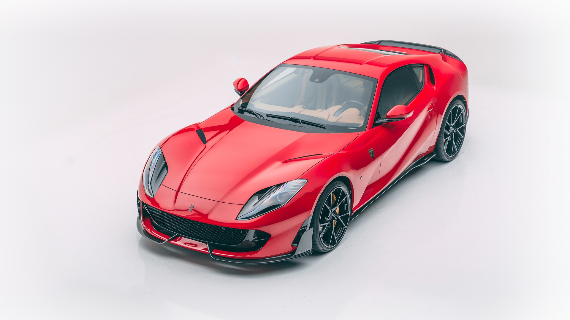 Красный автомобиль Mansory Ferrari 812 Superfast Soft Kit 2020 года