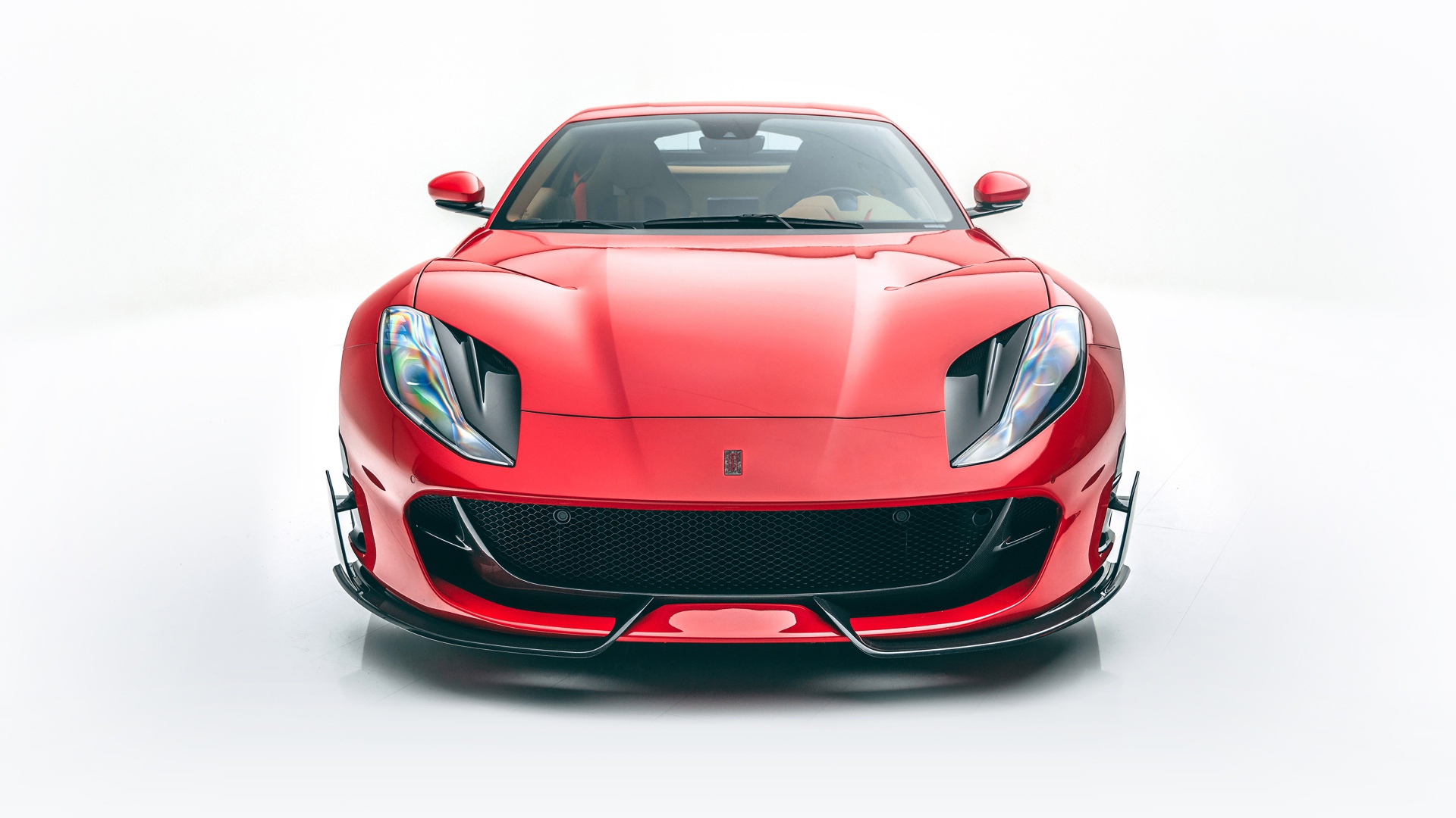 Красный автомобиль Mansory Ferrari 812,  2020 года на белом фоне