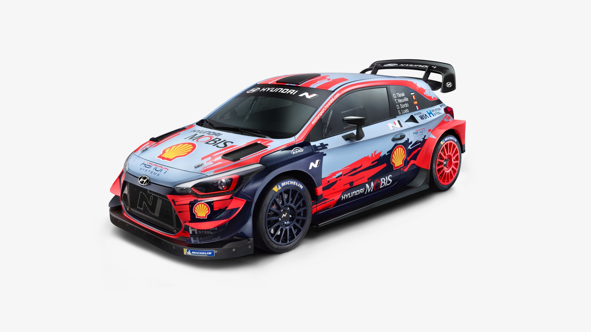 Спортивный Hyundai I20 Coupe WRC 2020 года на белом фоне