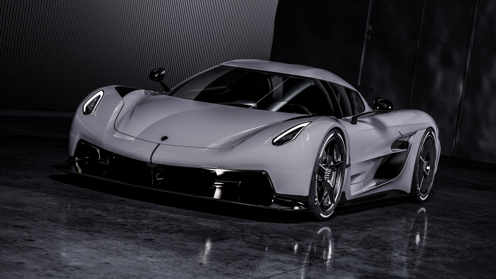 Серебристый автомобиль Koenigsegg Jesko Absolut 2020 года 