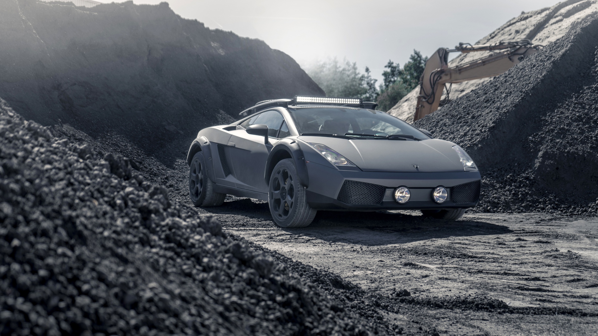 Автомобиль Lamborghini Gallardo Offroad 2019 года в карьере