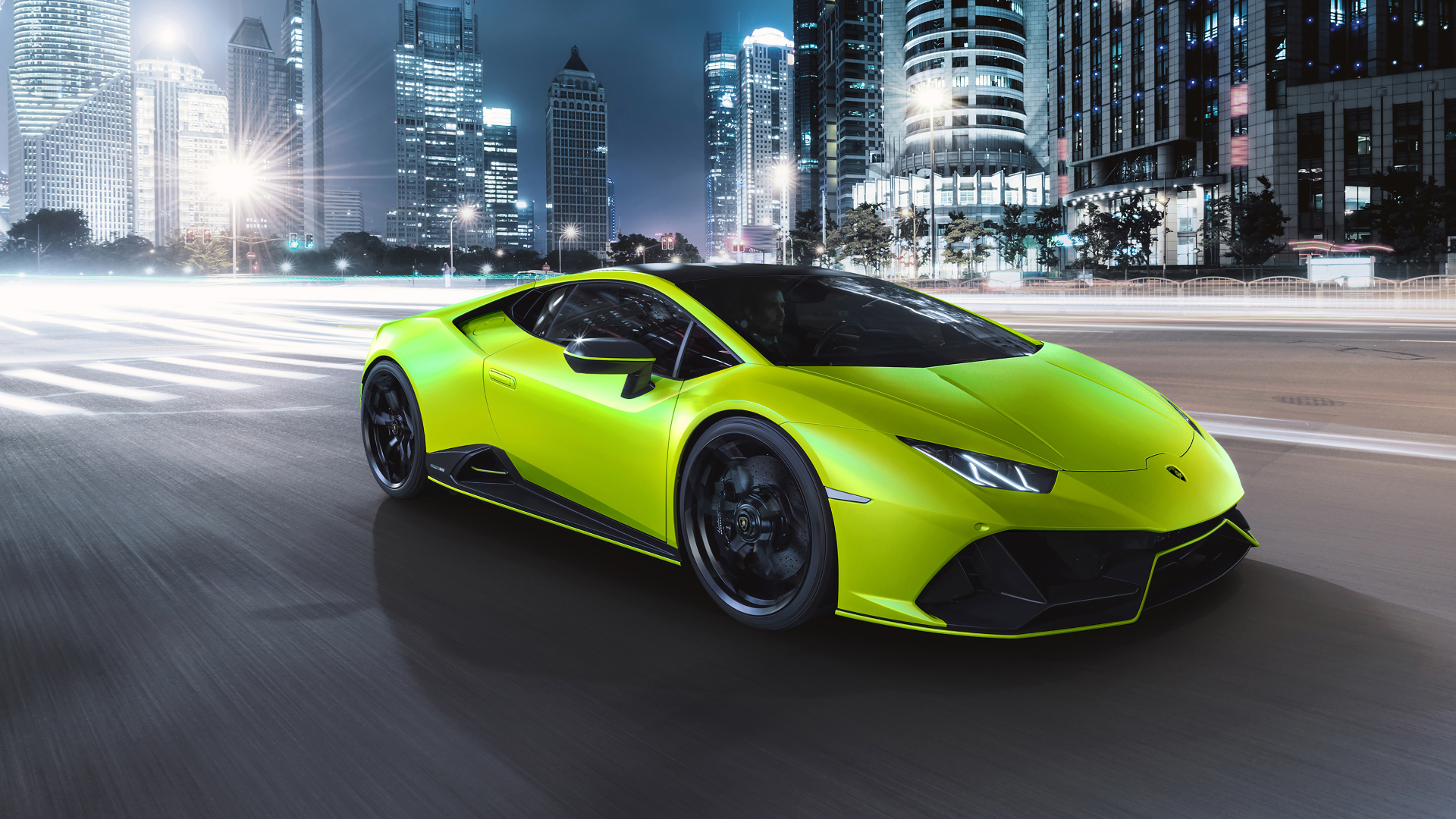 Быстрый автомобиль Lamborghini Huracán EVO 2021 года на ночной дороге
