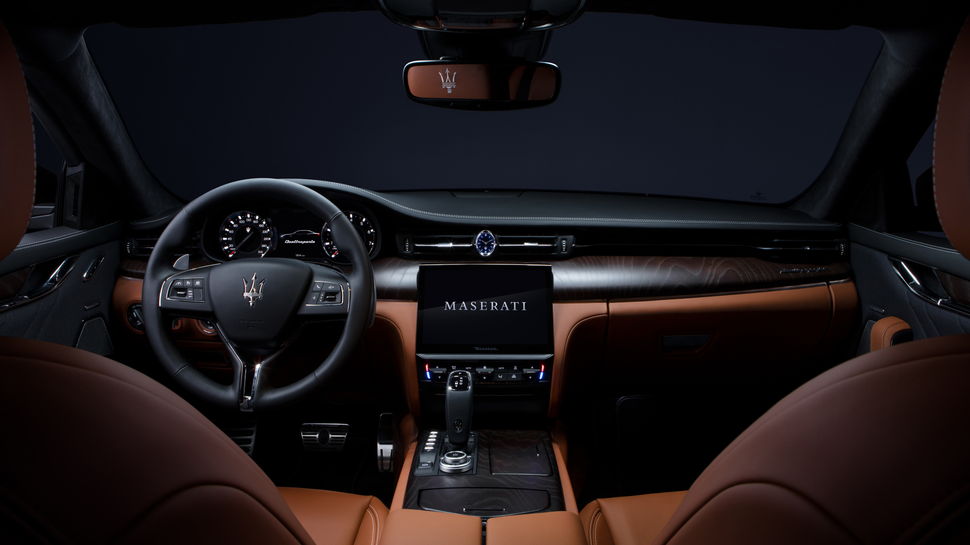 Дорогой кожаный салон автомобиля Maserati Quattroporte S Q4 GranLusso 2021 года
