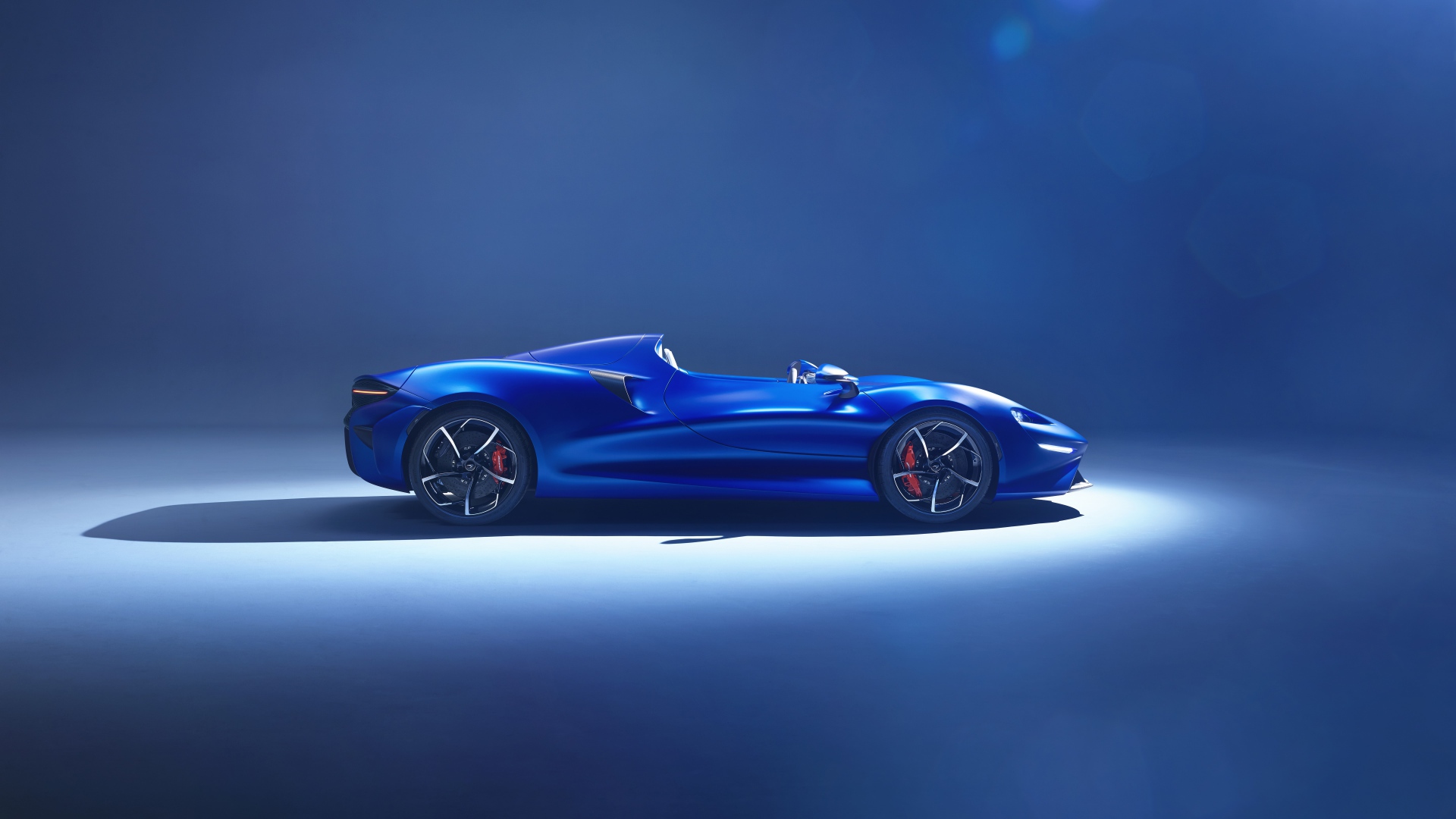 Спортивный автомобиль McLaren Elva 2020 года 