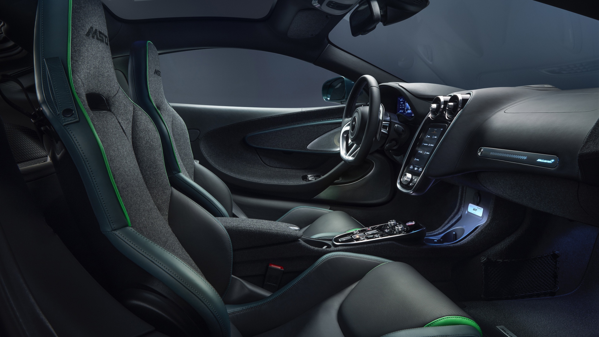 Салон автомобиля McLaren GT Verdant Theme By MSO 2020 года