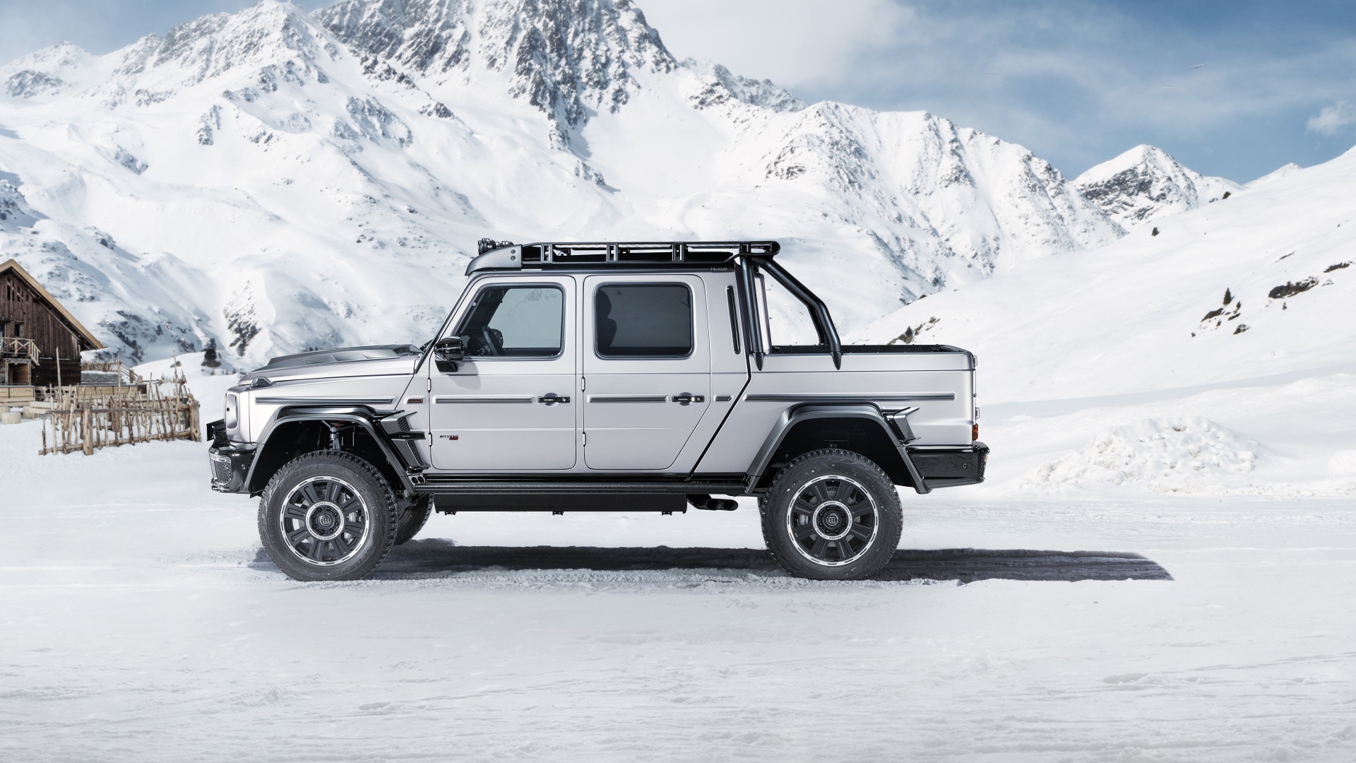 Автомобиль Brabus 800 Adventure XLP 2020 года на фоне заснеженной горы