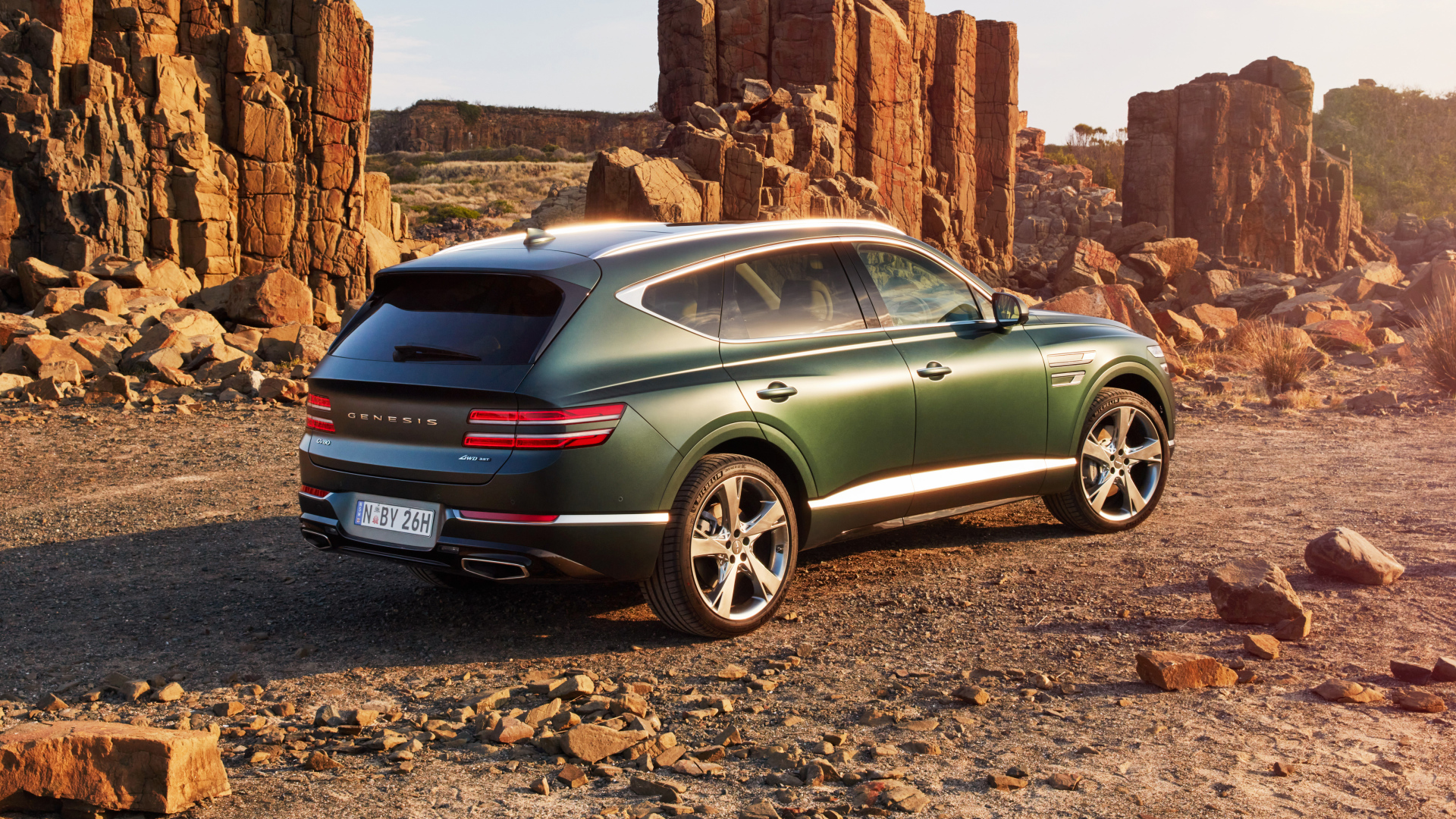 Автомобиль Genesis GV80 3.5T AWD 2020 года вид сзади