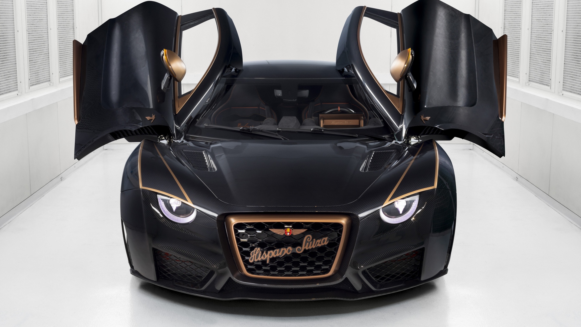 Автомобиль Hispano-Suiza Carmen Boulogne 2020 года с открытыми дверями