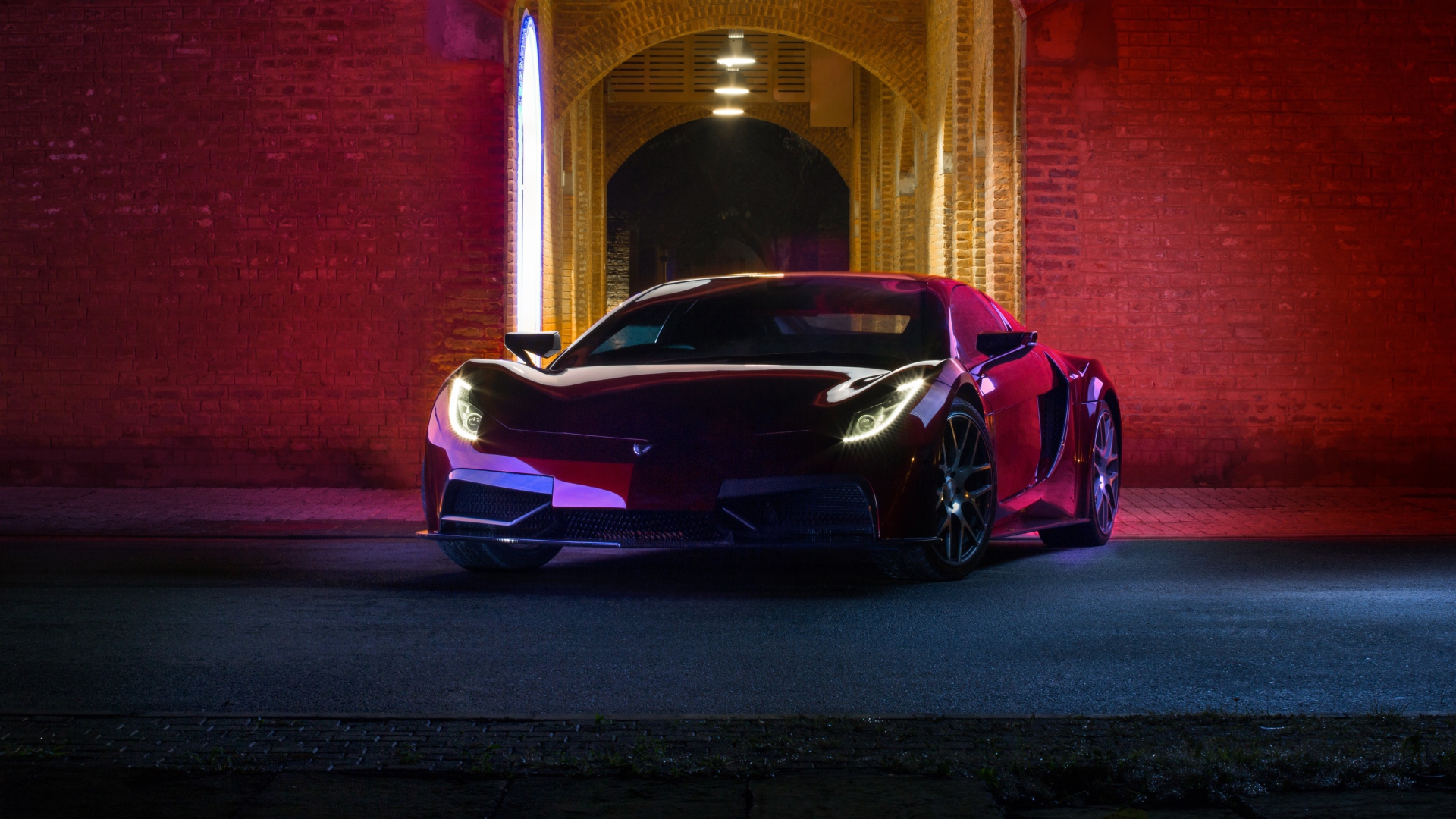 Красный автомобиль Vega EVX 2020 года у дома