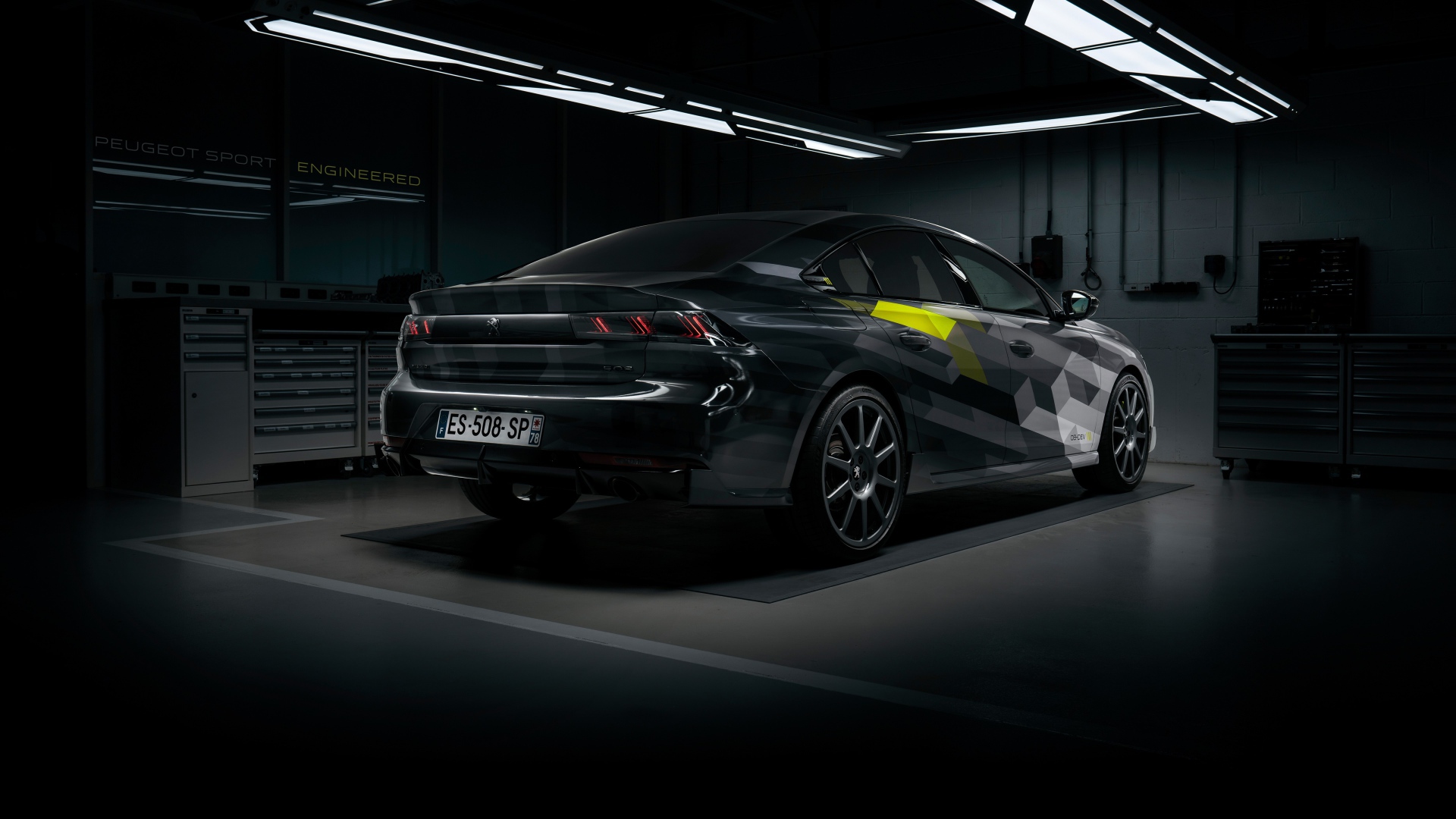 Автомобиль Peugeot 508, 2020 года в гараже