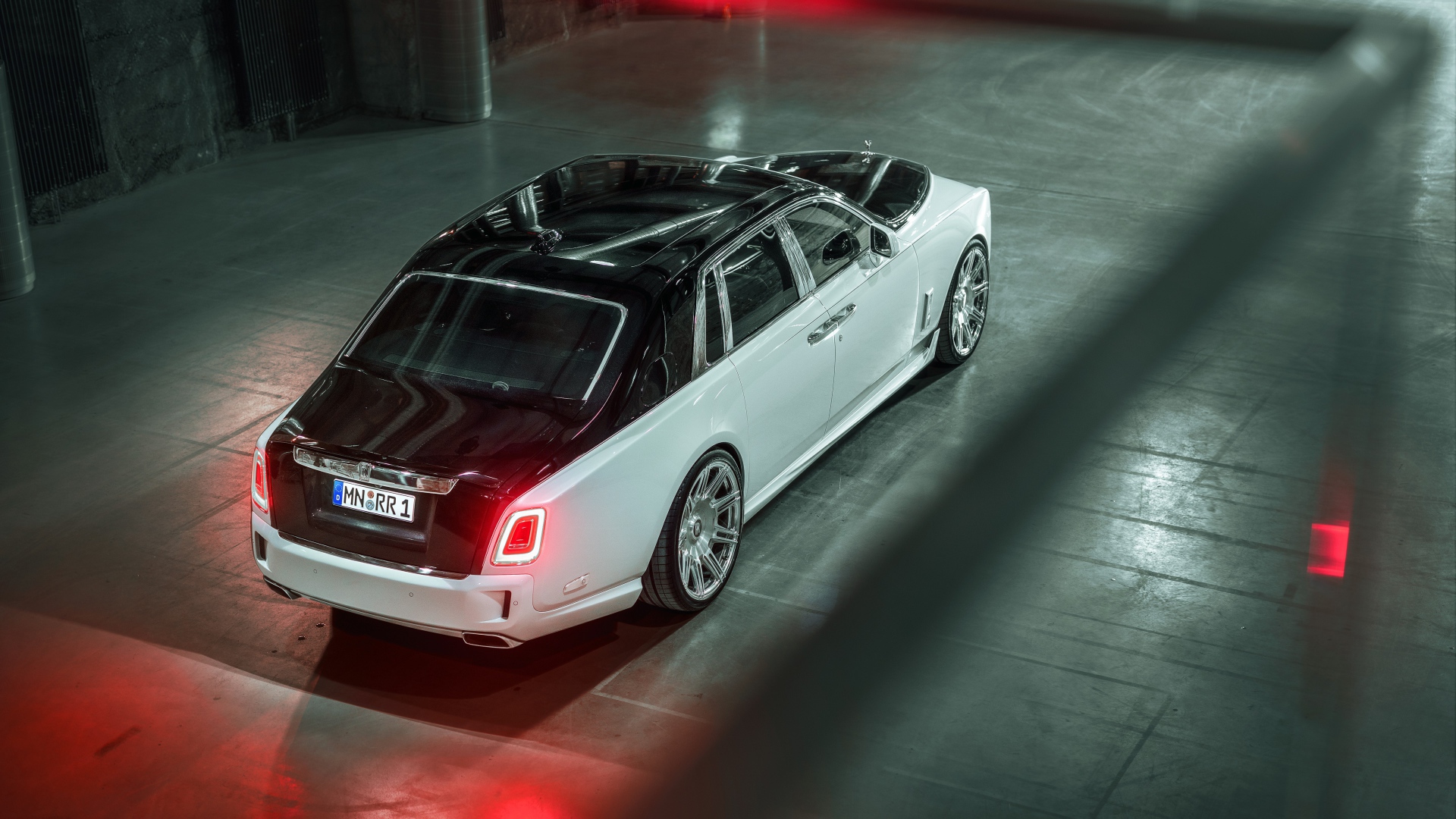 Дорогой автомобиль  Rolls-Royce Phantom 2019  года