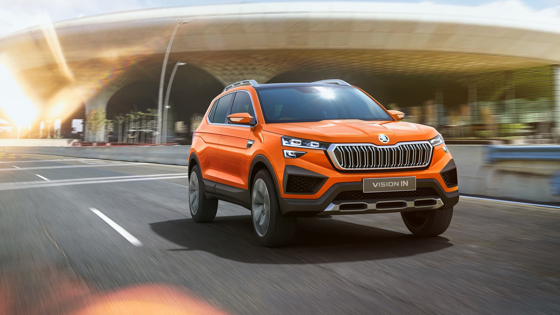Оранжевый внедорожник Skoda Vision IN 2020 года на дороге