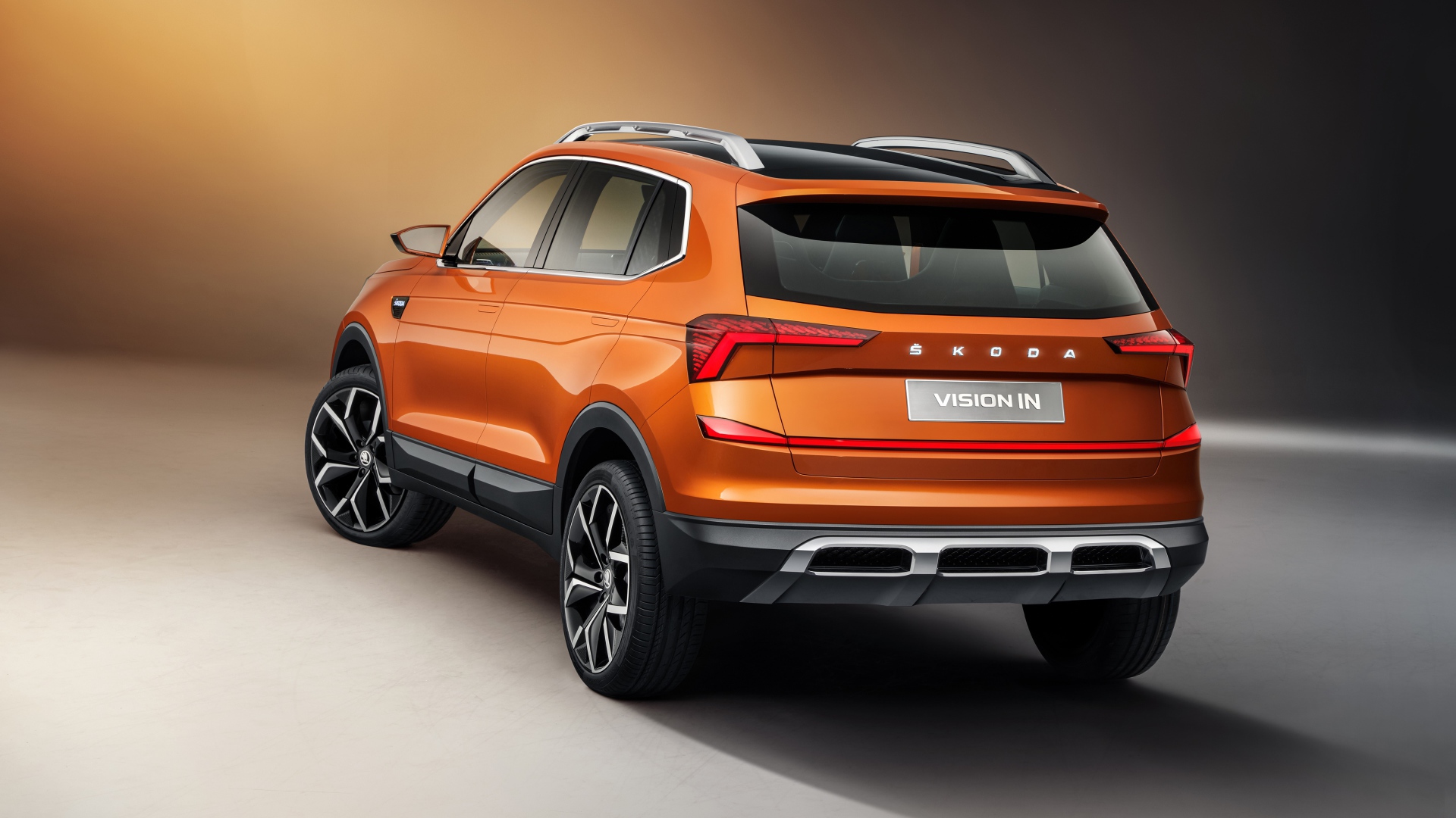 Оранжевый внедорожник Skoda Vision IN 2020 года вид сзади