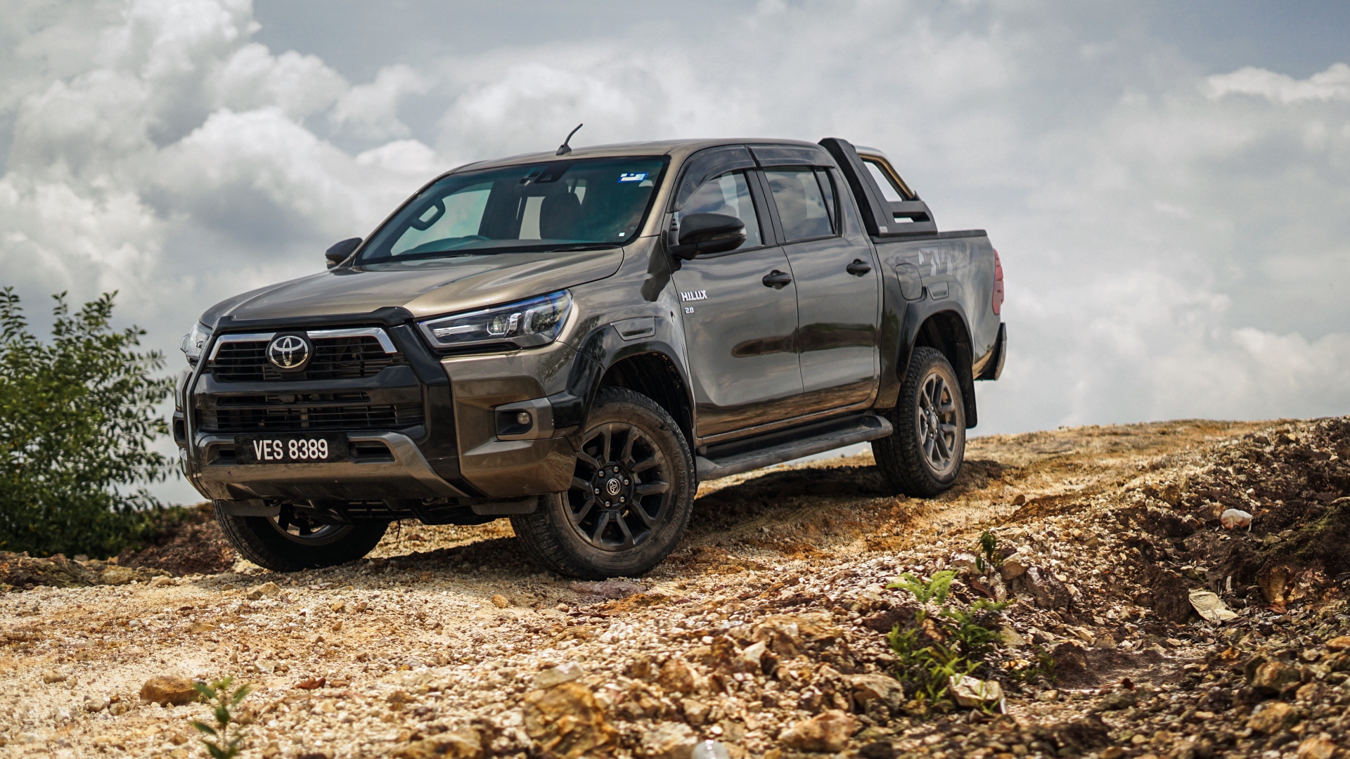 Внедорожник Toyota Hilux Rogue Double Cab 2020 года 